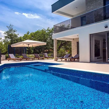 Zora -luxurious With Heated Pool, Sauna, 4 Bedrooms, 10 Persons Max Vila Omis