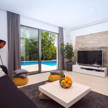 Zora -luxurious With Heated Pool, Sauna, 4 Bedrooms, 10 Persons Max *