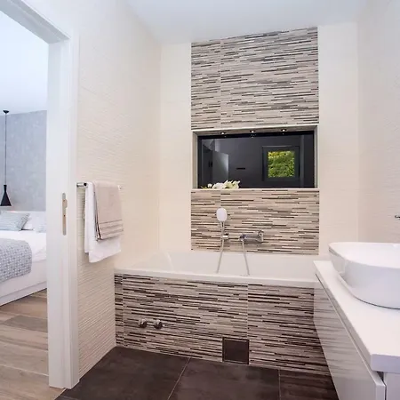 Villa Zora -luxurious With Heated Pool, Sauna, 4 Bedrooms, 10 Persons Max