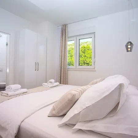 Vila Zora -luxurious With Heated Pool, Sauna, 4 Bedrooms, 10 Persons Max *