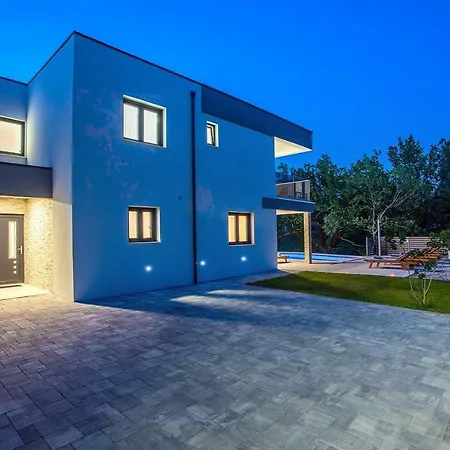 Villa Zora -luxurious With Heated Pool, Sauna, 4 Bedrooms, 10 Persons Max Omis